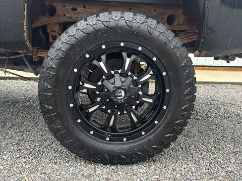 Used 2013 GMC Sierra 2500 Denali w/ Suspension Package, Off-Road AWD/4WD image 2
