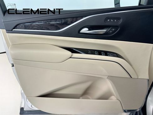 Used 2021 Cadillac Escalade Premium Luxury AWD/4WD image 29