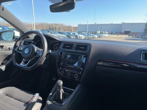Used 2017 Volkswagen Jetta GLI image 18