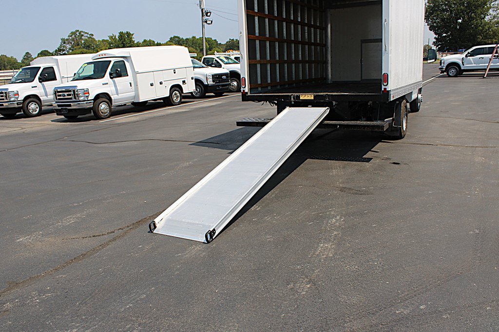 Used 2022 Chevrolet Express 3500 w/ Power Convenience Package RWD image 18