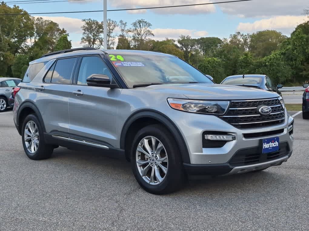 Used 2024 Ford Explorer XLT w/ Equipment Group 202A AWD/4WD image 2