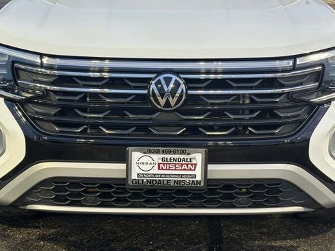 Used 2024 Volkswagen Atlas Peak Edition SE image 9