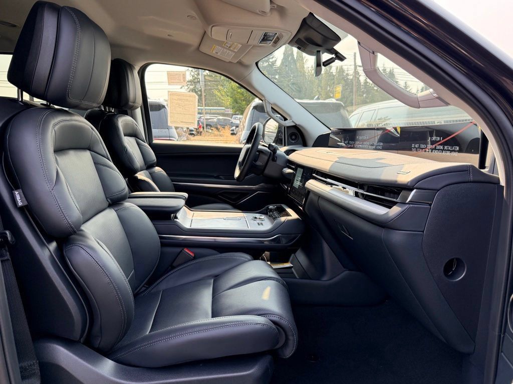 New 2027 Lincoln Navigator Premiere AWD/4WD image 9