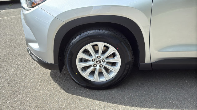 Certified 2024 Toyota Grand Highlander AWD image 8