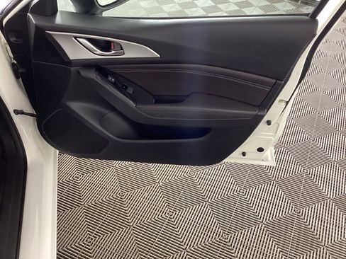 Used 2018 MAZDA MAZDA3 Touring image 9