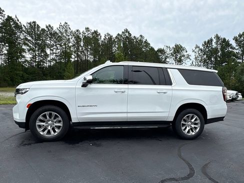 Used 2023 Chevrolet Suburban Premier AWD/4WD image 8
