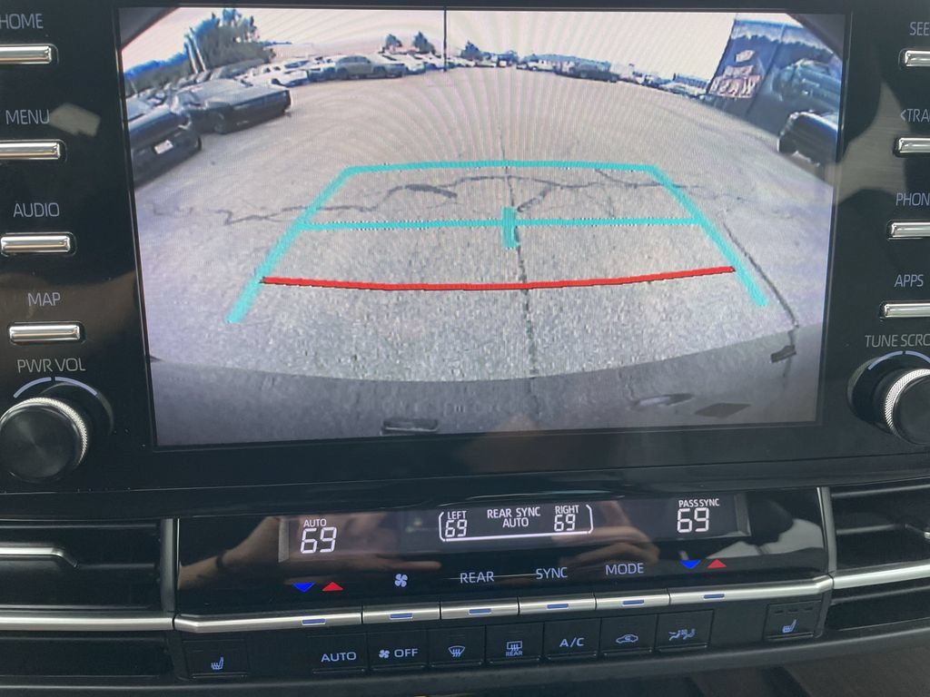 Used 2021 Toyota Sienna XLE w/ XLE Plus Package AWD/4WD image 5
