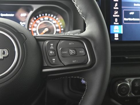 Used 2025 Jeep Gladiator Sport AWD/4WD image 36