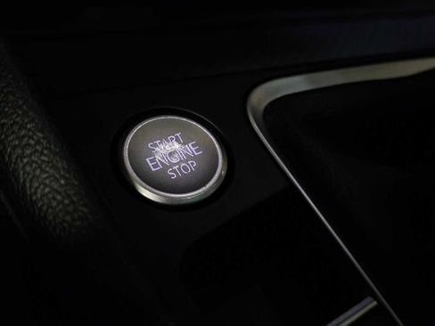 Certified 2025 Volkswagen Jetta SE image 33