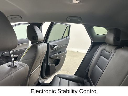 Used 2025 Chevrolet Trax ACTIV w/ Driver Confidence Package image 31