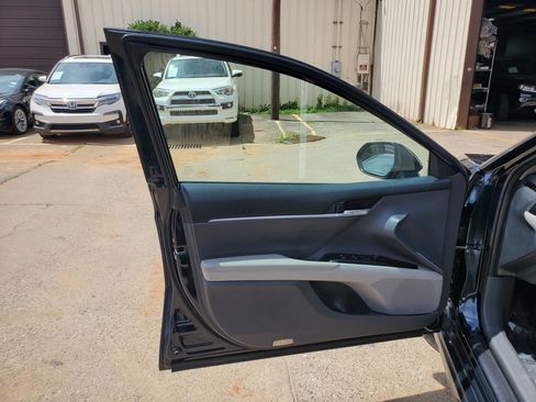 Used 2018 Toyota Camry SE w/ Convenience Package FWD image 21