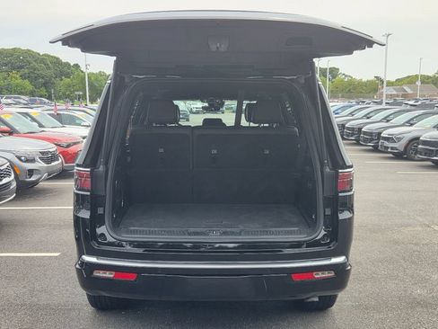 Used 2023 Jeep Wagoneer Series III w/ Preferred Equipment Group AWD/4WD image 34