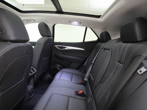 Used 2024 Buick Envision Avenir image 22