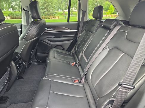Used 2023 Jeep Grand Cherokee Limited AWD/4WD image 26