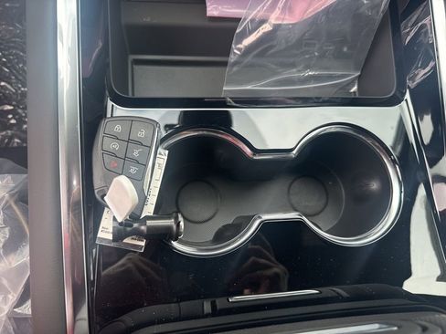 New 2026 Chevrolet Suburban Premier image 40