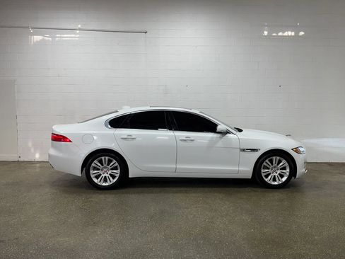Used 2017 Jaguar XF Premium AWD/4WD image 2