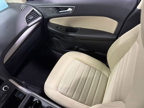 Used 2024 Ford Edge SE image 11
