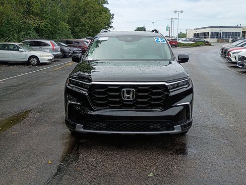 Used 2025 Honda Pilot Elite image 8