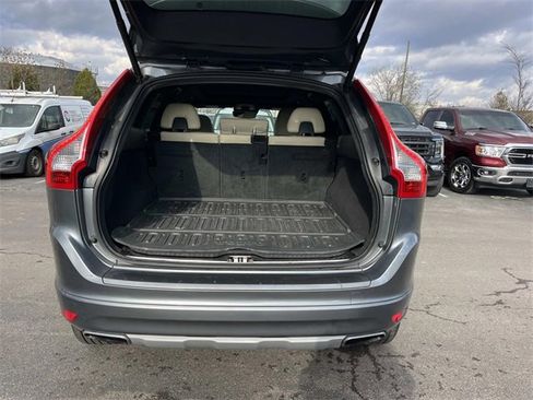 Used 2016 Volvo XC60 T6 Platinum image 12