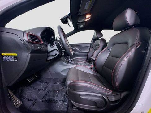 Used 2018 Hyundai Elantra GT Sport image 17