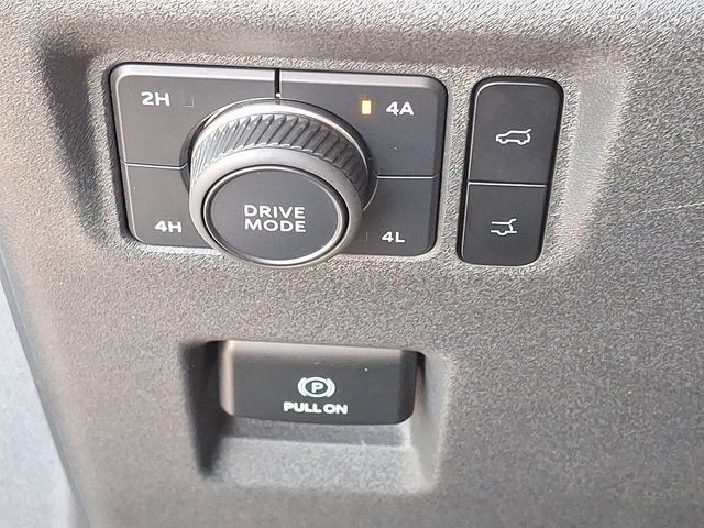 Used 2025 Ford Expedition Platinum AWD/4WD image 24