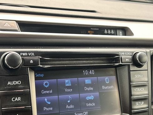 Used 2018 Toyota RAV4 LE AWD/4WD image 32