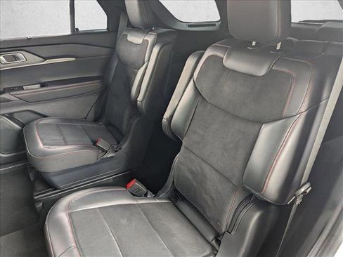 Used 2025 Ford Explorer ST image 21