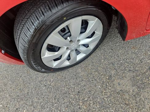 Used 2016 Toyota Corolla LE FWD image 12