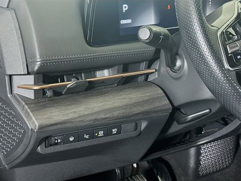 Used 2024 Nissan Ariya AWD image 17