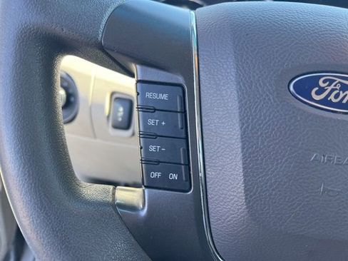 Used 2011 Ford Taurus SE image 15