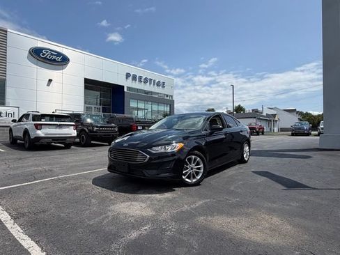Used 2019 Ford Fusion SE FWD image 1