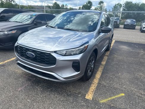 Used 2024 Ford Escape ST-Line w/ Tech Pack #1 AWD/4WD image 3
