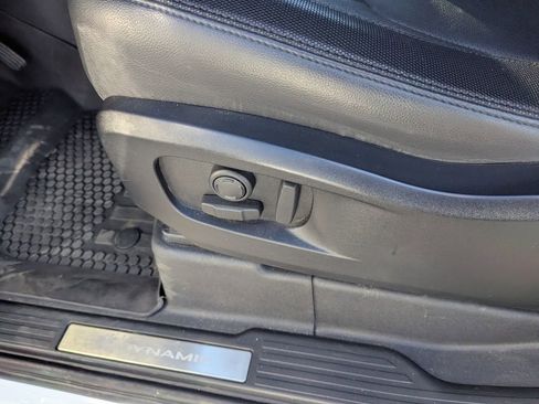 Used 2024 Land Rover Defender 90 X-Dynamic SE image 16