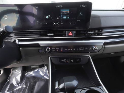 Used 2025 Kia Carnival image 27