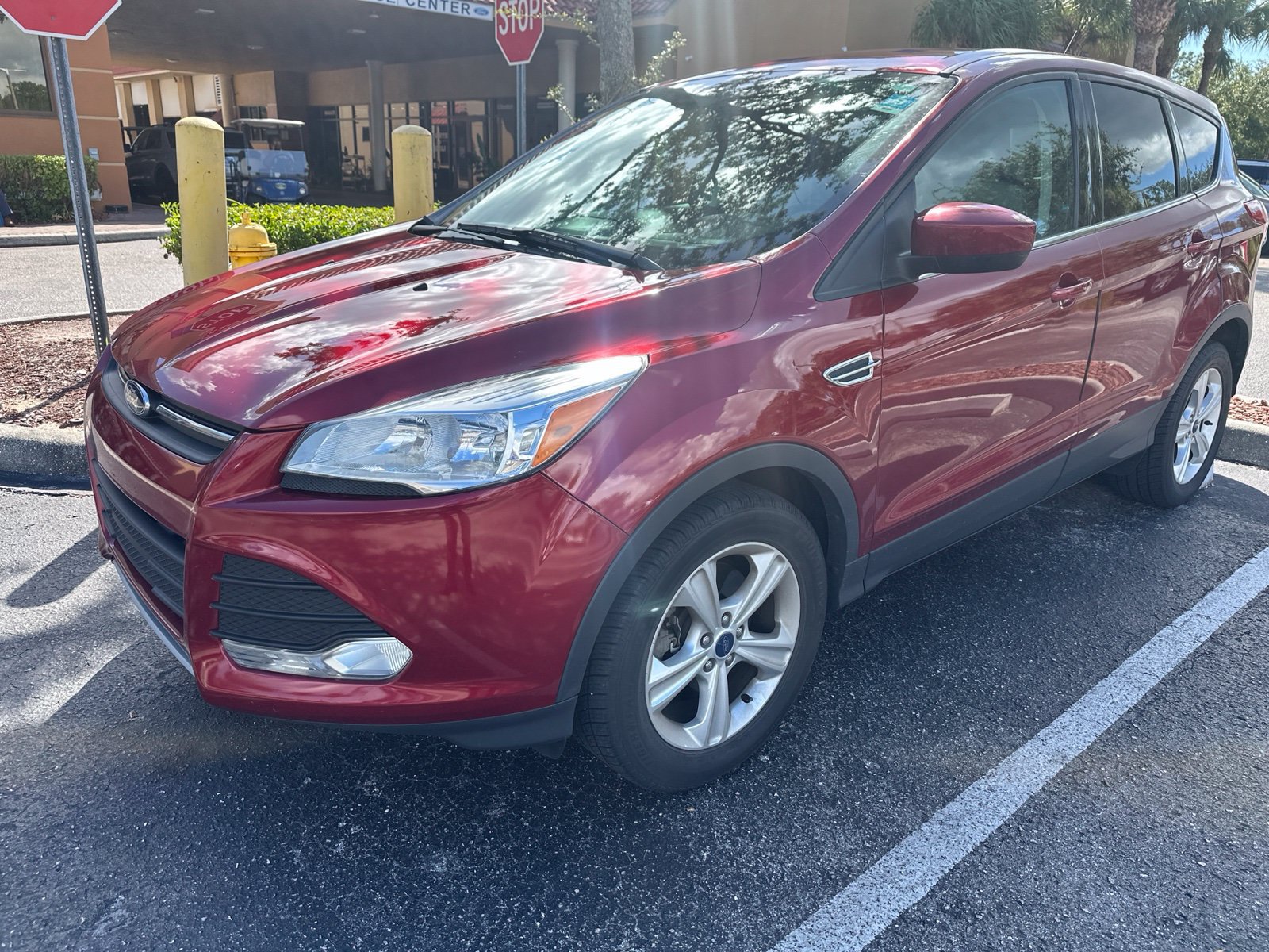 Used 2015 Ford Escape SE FWD image 2