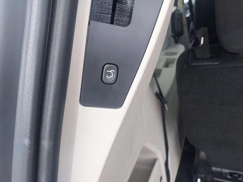 Used 2015 Dodge Grand Caravan SXT FWD image 35