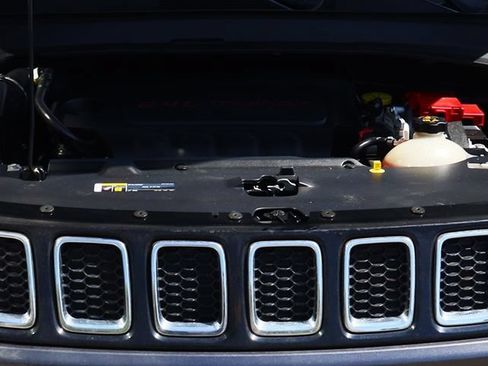 Used 2019 Jeep Compass Latitude FWD image 59