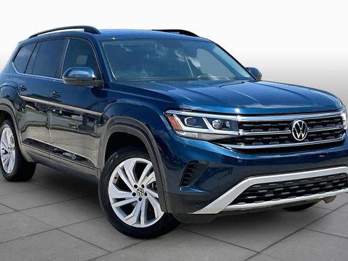 Used 2021 Volkswagen Atlas SE w/ Panoramic Sunroof Package FWD image 3