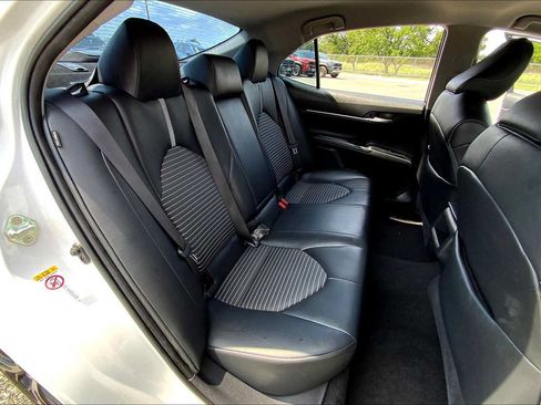 Used 2018 Toyota Camry SE FWD image 17