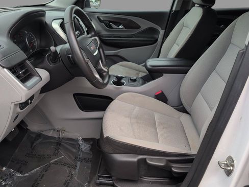 Used 2024 GMC Terrain SLE FWD image 3