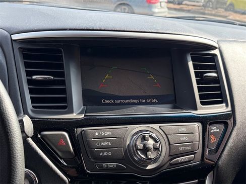 Used 2019 Nissan Pathfinder S image 18