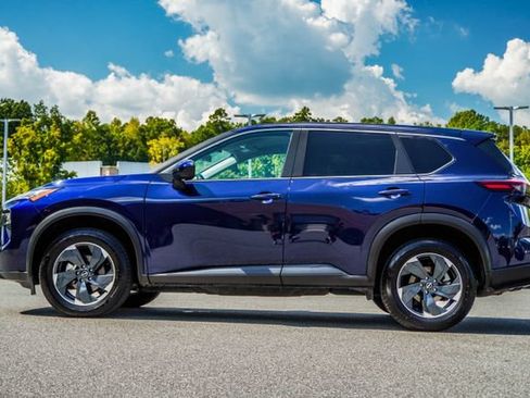 Used 2025 Nissan Rogue SV AWD/4WD image 11