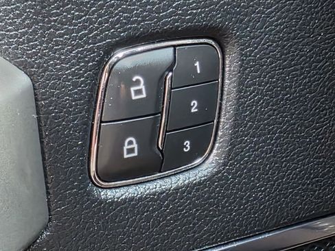 Used 2020 Ford F150 Lariat image 10