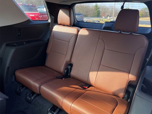 Used 2021 Chevrolet Traverse High Country image 40