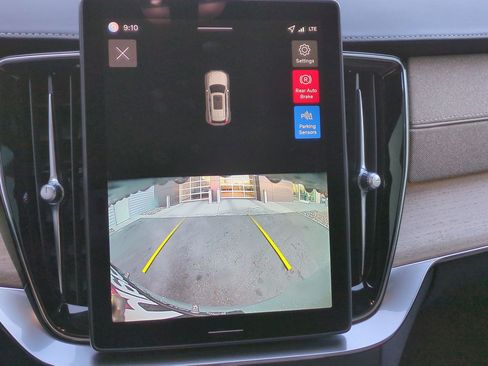 New 2026 Volvo XC90 B5 Core AWD/4WD image 12
