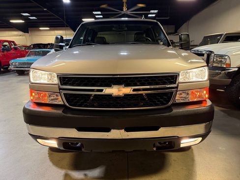 Used 2006 Chevrolet Silverado 2500 LT w/ Heavy-Duty Power Package AWD/4WD image 11