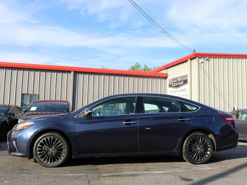 Used 2016 Toyota Avalon XLE Premium image 2