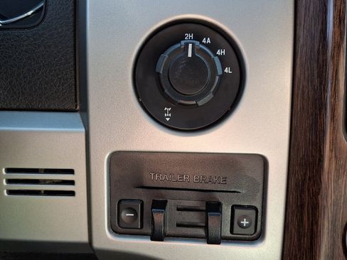 Used 2014 Ford F150 Lariat w/ Equipment Group 502A Luxury AWD/4WD image 26