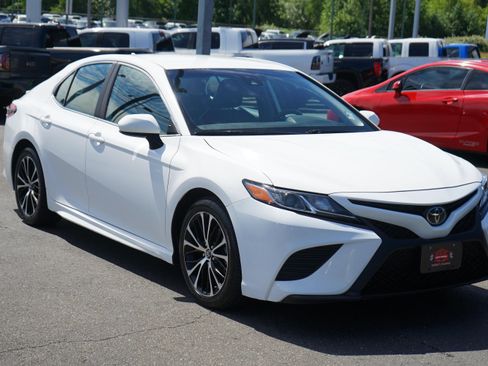 Used 2019 Toyota Camry SE FWD image 7