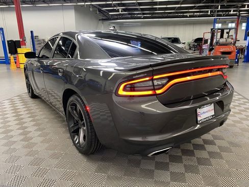 Used 2017 Dodge Charger R/T image 8